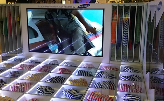 Il digital signage di Samsung a Pitti Immagine Uomo