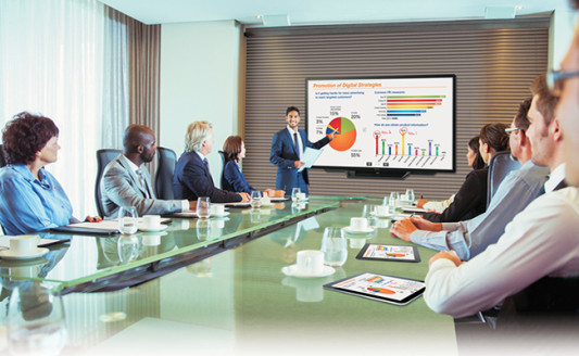 Sharp PN-80TC3, gigante evoluto tra i multitouch