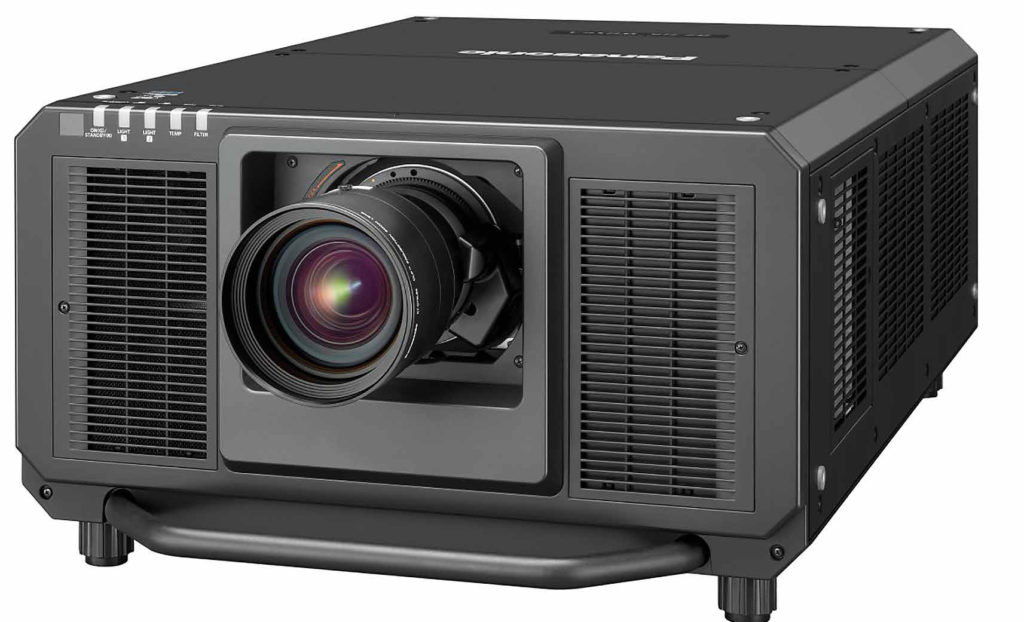 Il PT-RZ31K Panasonic è basato su 3chip DLP e sorgente laser. Grazie alla sua luminosità che supera i 30mila Ansi Lumen e al software per l’edge blending (affiancandone più d’uno) è indicato per le maxi-installazioni in cui si ha bisogno di immagini di grande effetto.