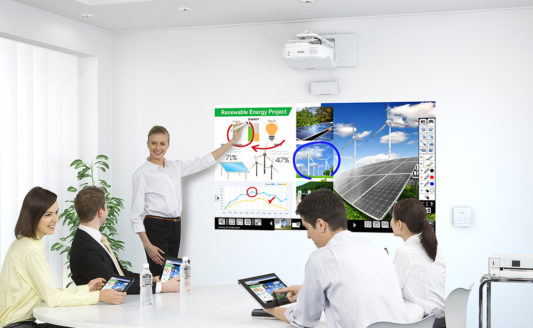 Trasforma le riunioni in azioni con i videoproiettori Epson Serie EB-1400