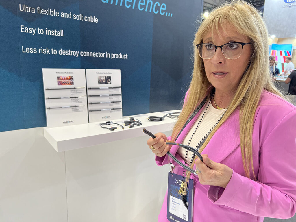 Katia Gomareschi (stand Vivolink ISE 2022)