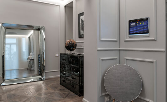 Touch Screen AVE da 10” per sistemi KNX