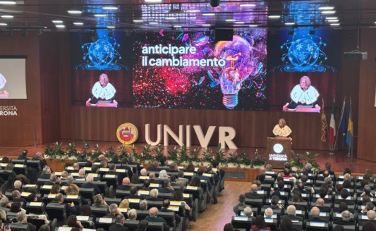 All’Università di Verona, un LED wall scorrevole trasforma l’Aula Magna del Polo Zanotto